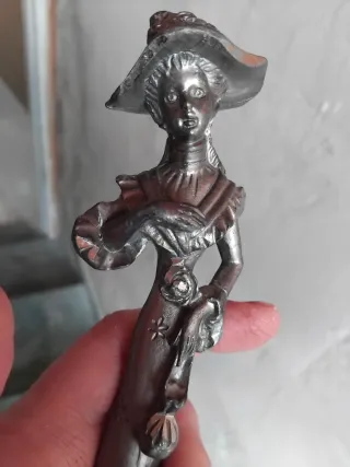 Statuina donna peltro antica