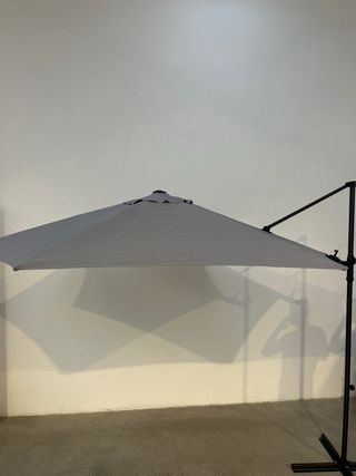 Parasol Seminuevo extensible jardín gris