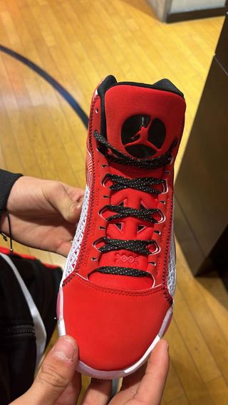 Zapatillas Jordan Rojas y Negras