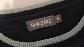 Jersey de lana azul con puntos