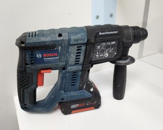 Martillo BOSCH GBH 18V-21 + Radial GWS 18V-10