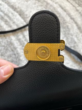 Bolso Coach Negro con Logo Dorado