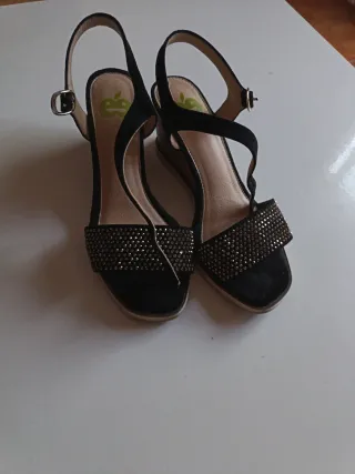 Sandalias de cuña negras mujer