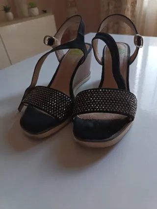 Sandalias de cuña negras mujer