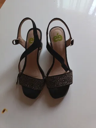 Sandalias de cuña negras mujer