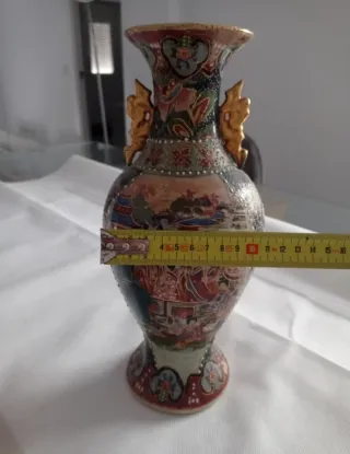 Jarrón chino decorado dorado