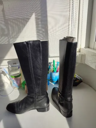 Botas altas de piel negras