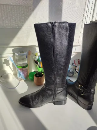 Botas altas de piel negras