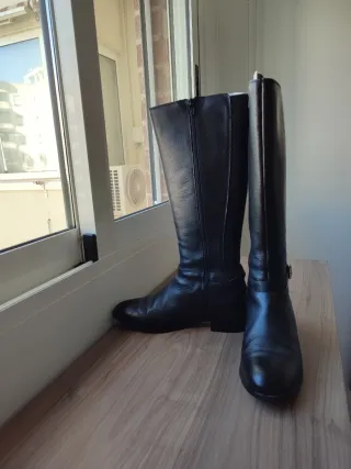 Botas altas de piel negras