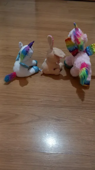 3 Peluches: Unicórnio, Coelho e Unicórnio Arco-Íri