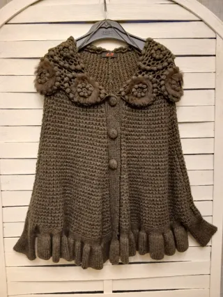 Poncho cardigan  lana mohair con dettagli