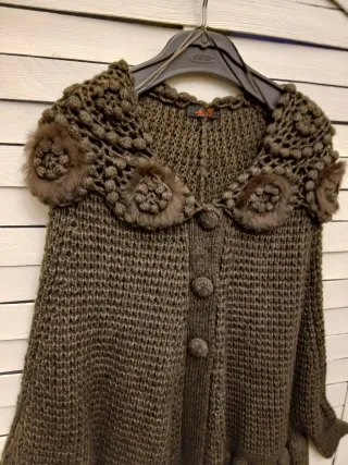 Poncho cardigan  lana mohair con dettagli