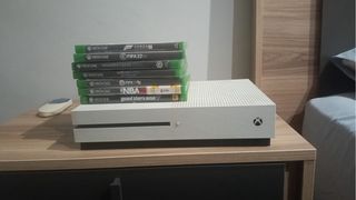 Xbox One S Blanca + 7 Juegos
