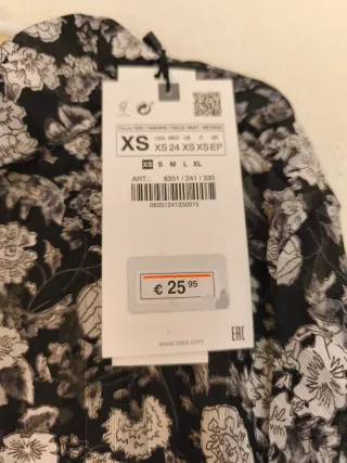 Blusa floral negra y blanca