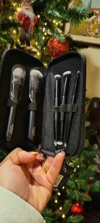 Kit pennelli trucco Kiko con custodia