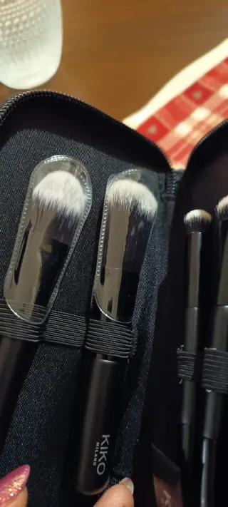 Kit pennelli trucco Kiko con custodia