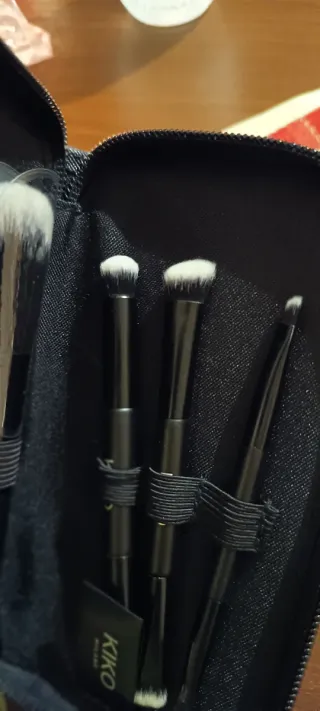 Kit pennelli trucco Kiko con custodia