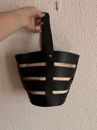 Bolso Cubo Esqueleto Negro y Beige