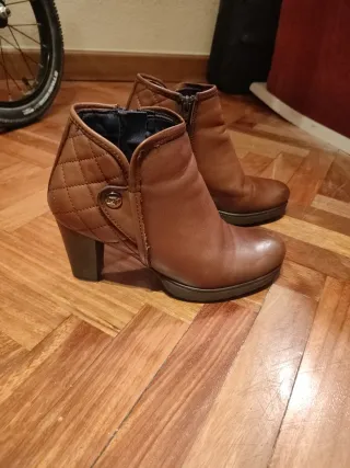Botines de cuero marrón tacón talla 38