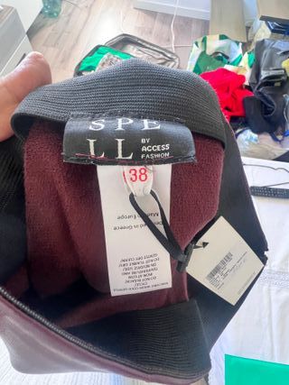 Pantalón cuero granate