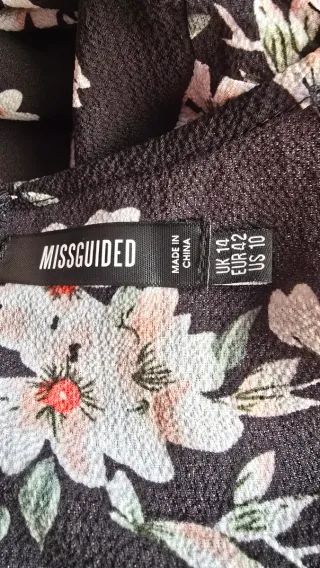 Vestido negro con flores rosas