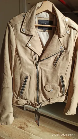 Giubbino in pelle morbida beige