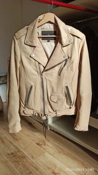 Giubbino in pelle morbida beige