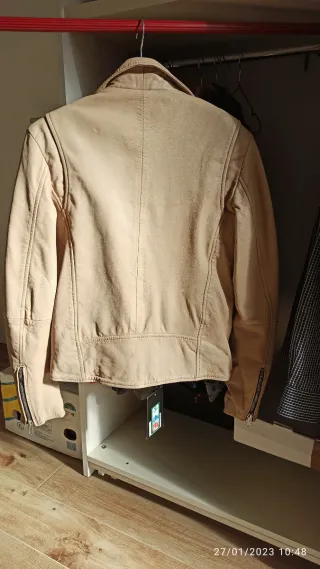 Giubbino in pelle morbida beige