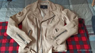 Giubbino in pelle morbida beige