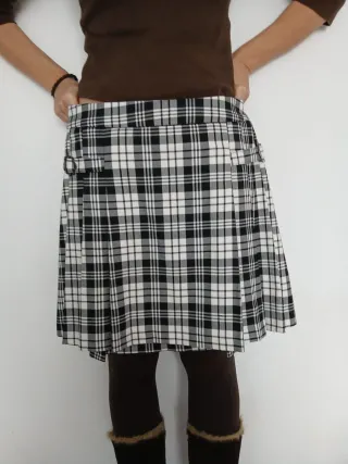 Falda de cuadros blanco y negro