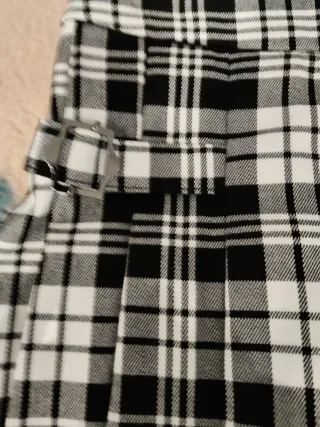 Falda de cuadros blanco y negro
