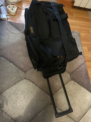 Bolsa de viaje negra con ruedas