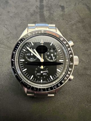 Orologio con quadrante spaziale