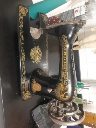Máquina de coser Singer antigua