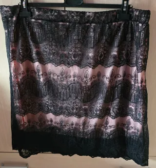 Falda encaje negra y rosa talla amplia lleva goma