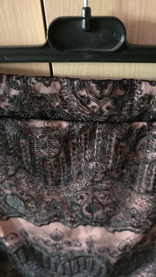 Falda encaje negra y rosa talla amplia lleva goma