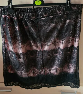 Falda encaje negra y rosa talla amplia lleva goma