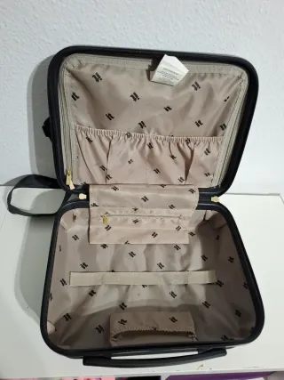 Maletín de viaje negro acolchado