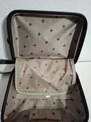 Maletín de viaje negro acolchado