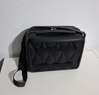 Maletín de viaje negro acolchado