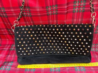 Bolso gamuza negra tachuelas metal