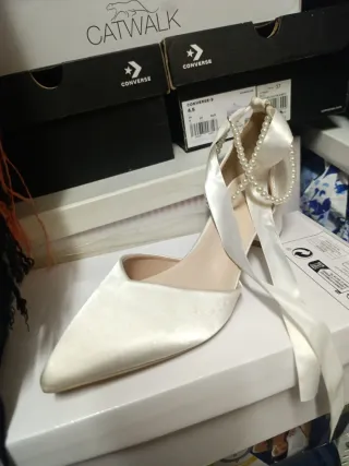 Tacones beige elegantes talla 38