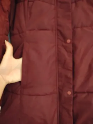 Abrigo plumas rojo