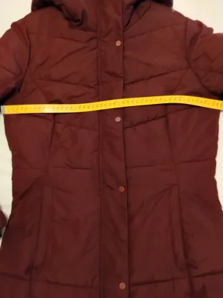 Abrigo plumas rojo
