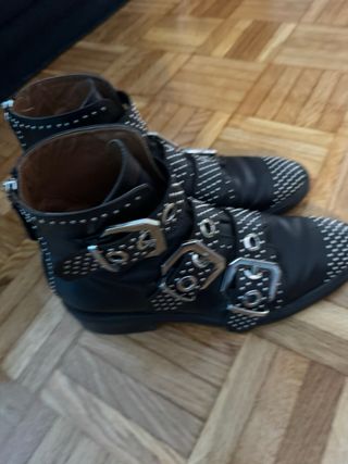 Botines piel negros tachas hebillas 40