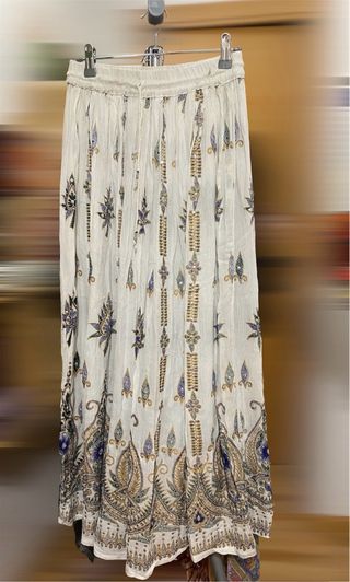 Falda larga hindú bordada