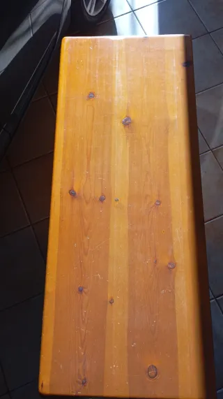 Scrivania con cassettiera in legno massello