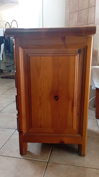 Scrivania con cassettiera in legno massello