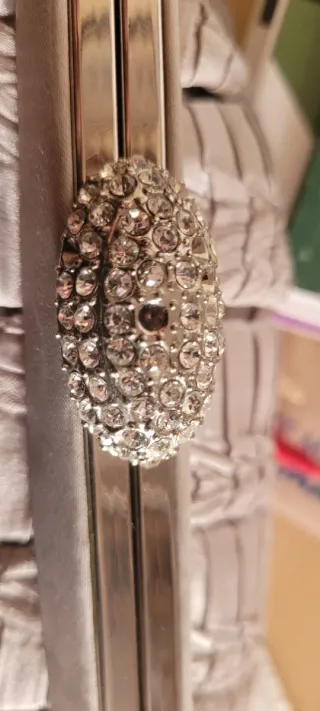 Bolso de fiesta plateado con cadena