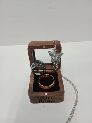 Lote de anillos y colgante El Señor de los Anillos
